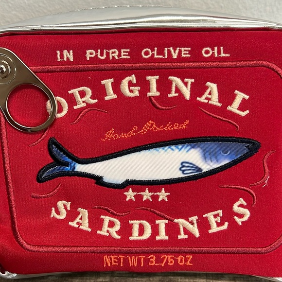Red Embroidered Sardine Can Cosmetic Bag 🐟 ♥️ - Picture 3 of 10